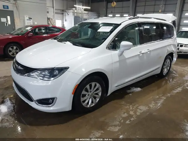 2C4RC1BG7HR525931 2017 CHRYSLER PACIFICA - Image 2