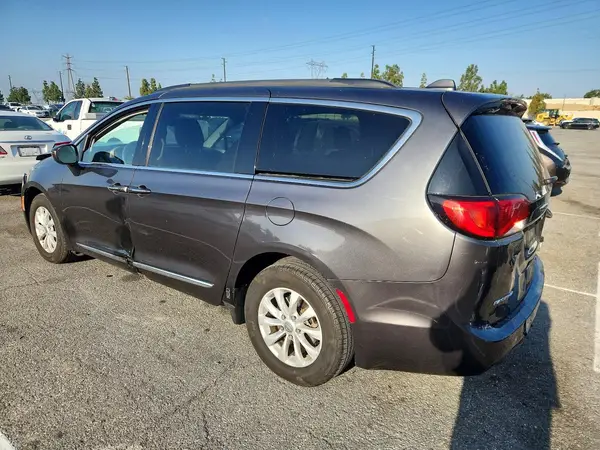 2C4RC1BG7HR529932 2017 CHRYSLER PACIFICA - Image 2