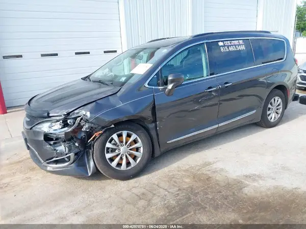 2C4RC1BG7HR533527 2017 CHRYSLER PACIFICA - Image 2