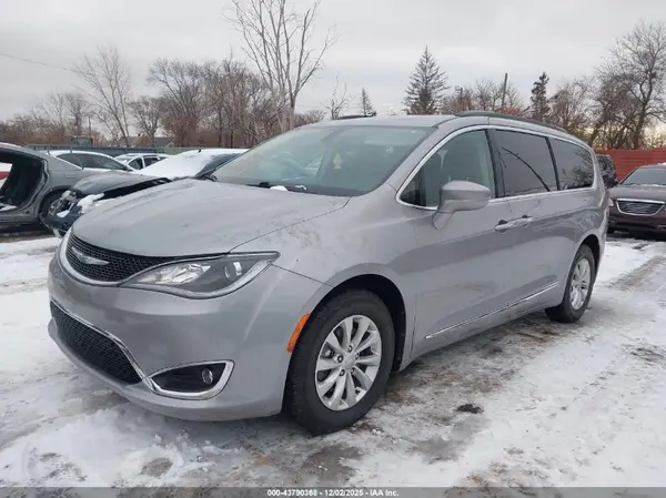 2C4RC1BG7HR538145 2017 CHRYSLER PACIFICA - Image 2