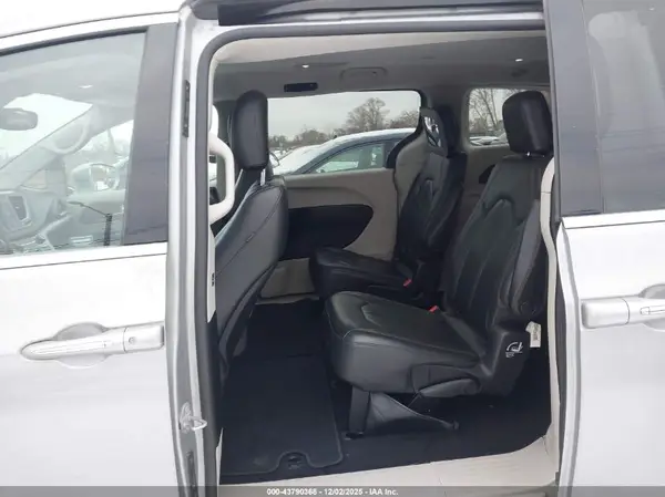 2C4RC1BG7HR538145 2017 CHRYSLER PACIFICA - Image 8