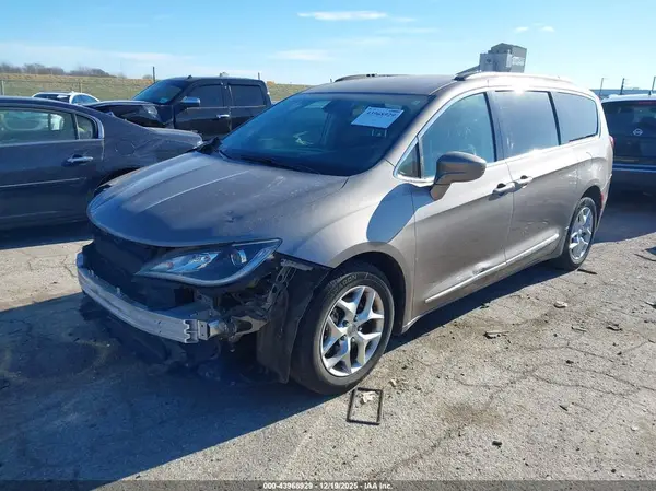 2C4RC1BG7HR551722 2017 CHRYSLER PACIFICA - Image 2