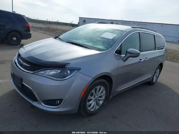 2C4RC1BG7HR554846 2017 CHRYSLER PACIFICA - Image 2