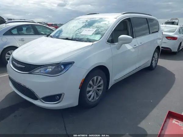 2C4RC1BG7HR565555 2017 CHRYSLER PACIFICA - Image 2