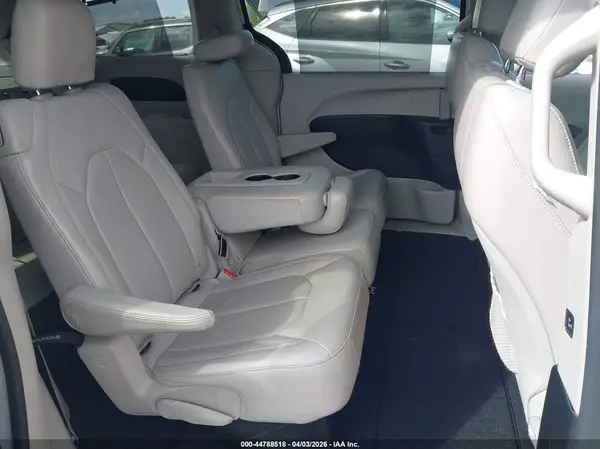 2C4RC1BG7HR565555 2017 CHRYSLER PACIFICA - Image 8
