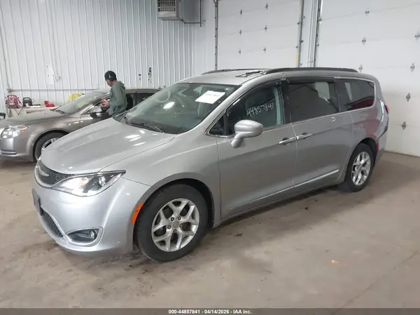 2C4RC1BG7HR565720 2017 CHRYSLER PACIFICA - Image 2