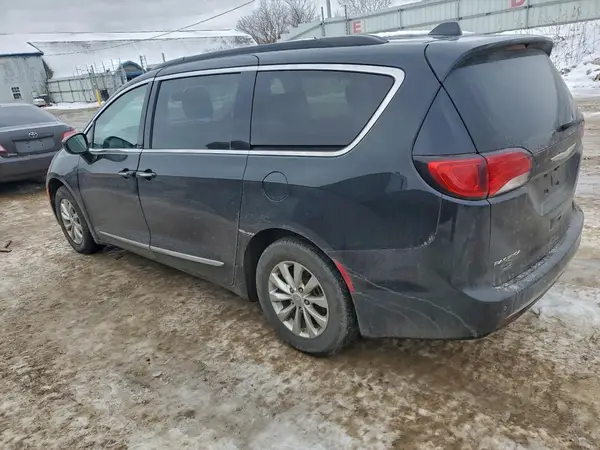 2C4RC1BG7HR565832 2017 CHRYSLER PACIFICA - Image 2