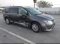 2C4RC1BG7HR569461 2017 CHRYSLER PACIFICA