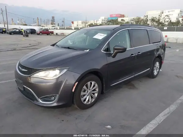 2C4RC1BG7HR569461 2017 CHRYSLER PACIFICA - Image 2