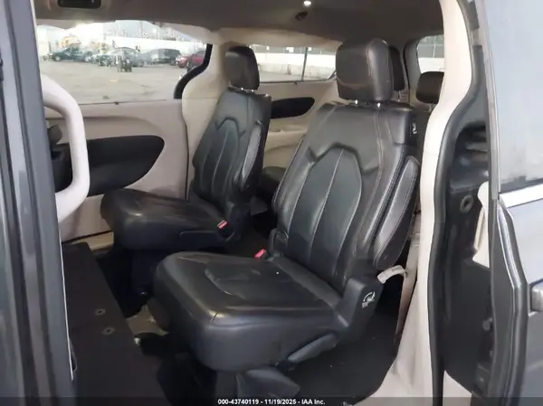 2C4RC1BG7HR569461 2017 CHRYSLER PACIFICA - Image 8