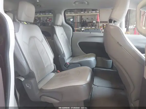 2C4RC1BG7HR591895 2017 CHRYSLER PACIFICA - Image 8