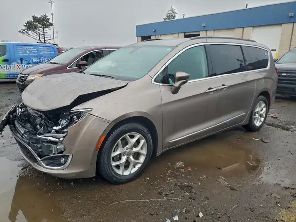 2C4RC1BG7HR608145 2017 CHRYSLER PACIFICA - Image 1