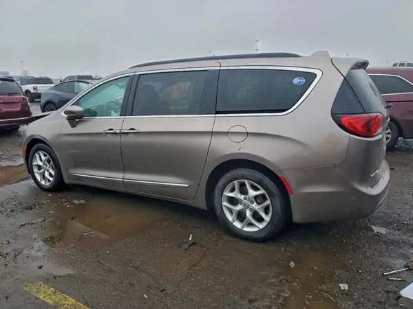 2C4RC1BG7HR608145 2017 CHRYSLER PACIFICA - Image 2