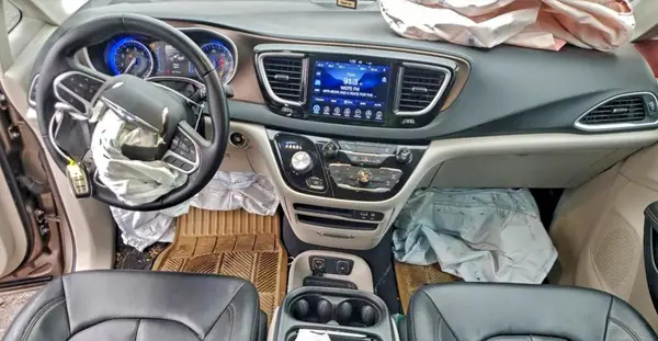 2C4RC1BG7HR608145 2017 CHRYSLER PACIFICA - Image 8