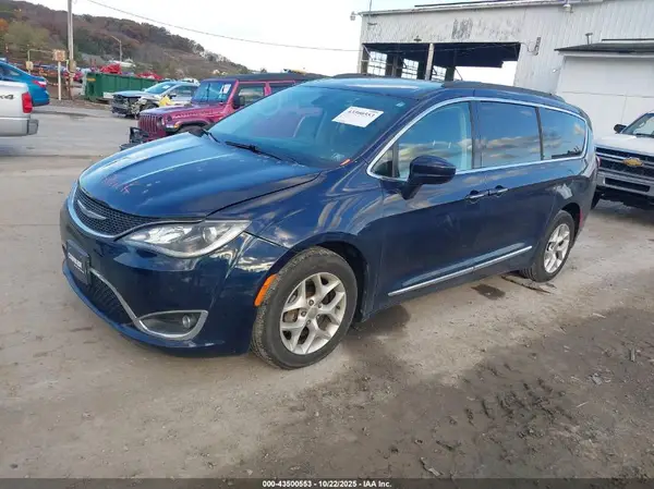 2C4RC1BG7HR611028 2017 CHRYSLER PACIFICA - Image 2