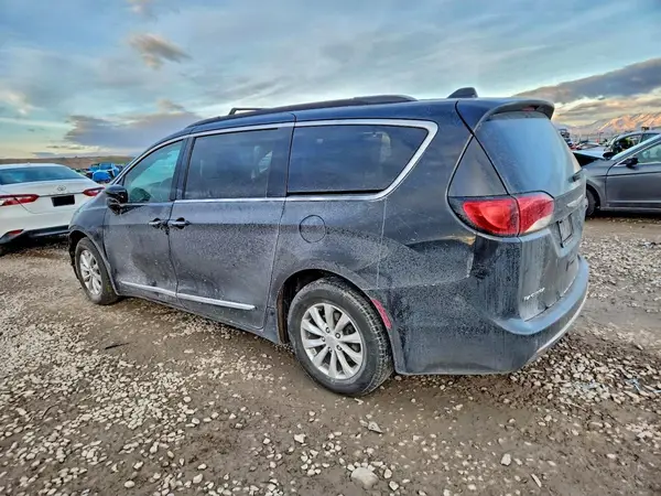2C4RC1BG7HR613197 2017 CHRYSLER PACIFICA - Image 2