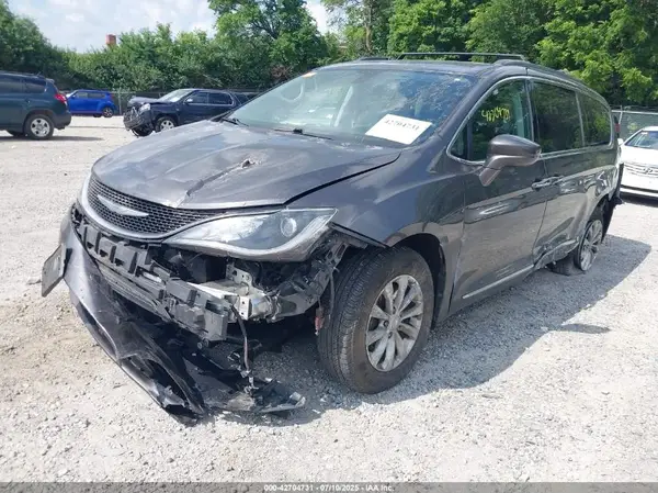 2C4RC1BG7HR613720 2017 CHRYSLER PACIFICA - Image 2