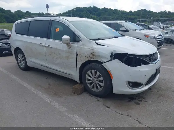 2C4RC1BG7HR621056 2017 CHRYSLER PACIFICA - Image 1