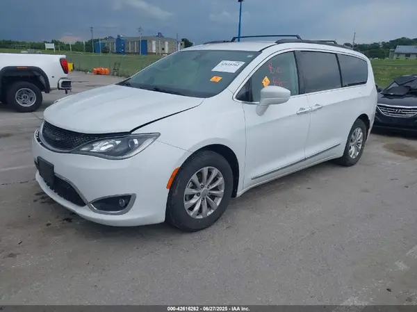2C4RC1BG7HR621056 2017 CHRYSLER PACIFICA - Image 2