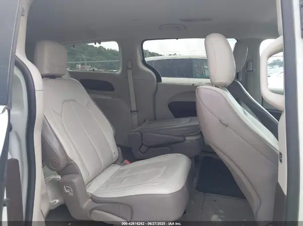 2C4RC1BG7HR621056 2017 CHRYSLER PACIFICA - Image 8