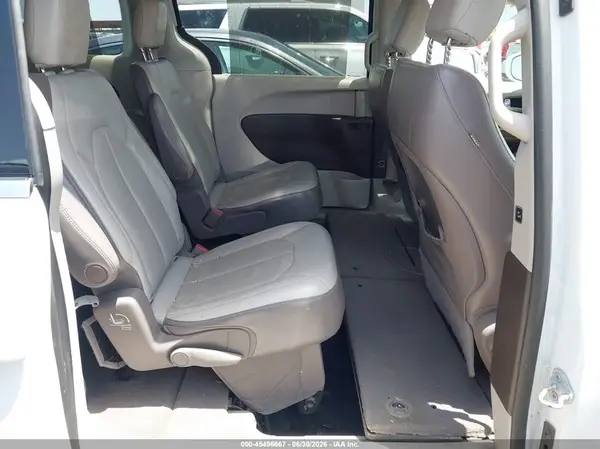 2C4RC1BG7HR621803 2017 CHRYSLER PACIFICA - Image 8