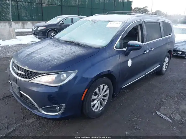2C4RC1BG7HR633935 2017 CHRYSLER PACIFICA - Image 2
