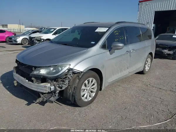 2C4RC1BG7HR642618 2017 CHRYSLER PACIFICA - Image 2