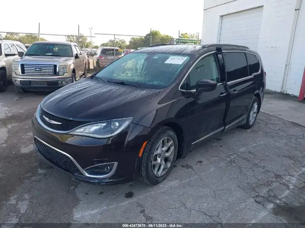 2C4RC1BG7HR667857 2017 CHRYSLER PACIFICA - Image 2