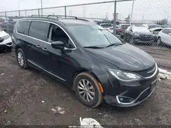 2C4RC1BG7HR675750 2017 CHRYSLER PACIFICA