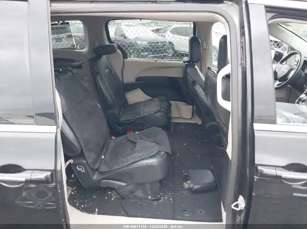 2C4RC1BG7HR675750 2017 CHRYSLER PACIFICA - Image 8