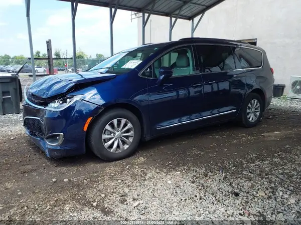 2C4RC1BG7HR691835 2017 CHRYSLER PACIFICA - Image 2