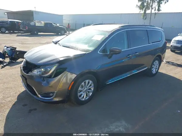 2C4RC1BG7HR702459 2017 CHRYSLER PACIFICA - Image 2