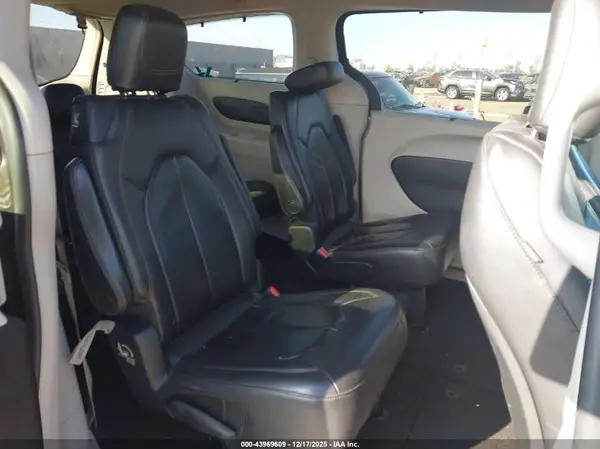 2C4RC1BG7HR702459 2017 CHRYSLER PACIFICA - Image 8