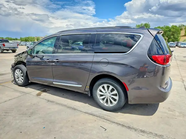 2C4RC1BG7HR702784 2017 CHRYSLER PACIFICA - Image 2