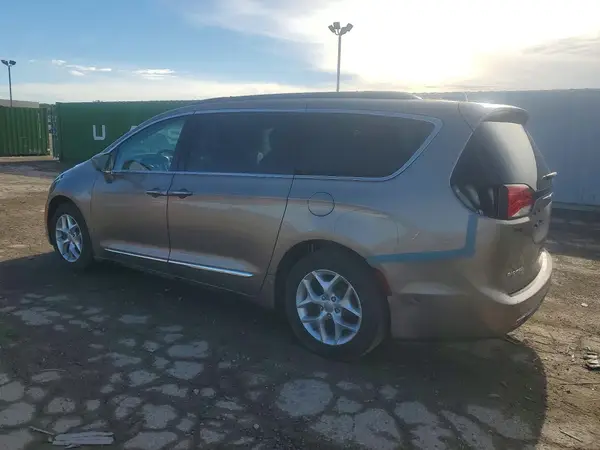 2C4RC1BG7HR704700 2017 CHRYSLER PACIFICA - Image 2