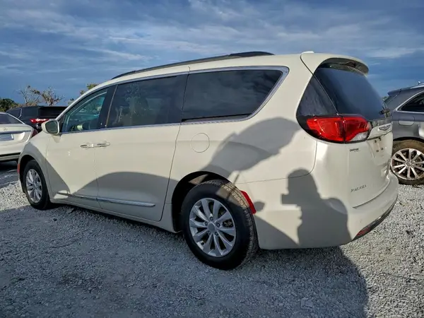 2C4RC1BG7HR705121 2017 CHRYSLER PACIFICA - Image 2