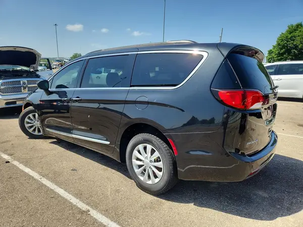 2C4RC1BG7HR705197 2017 CHRYSLER PACIFICA - Image 2