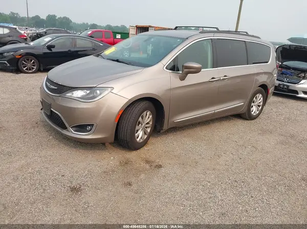 2C4RC1BG7HR705331 2017 CHRYSLER PACIFICA - Image 2