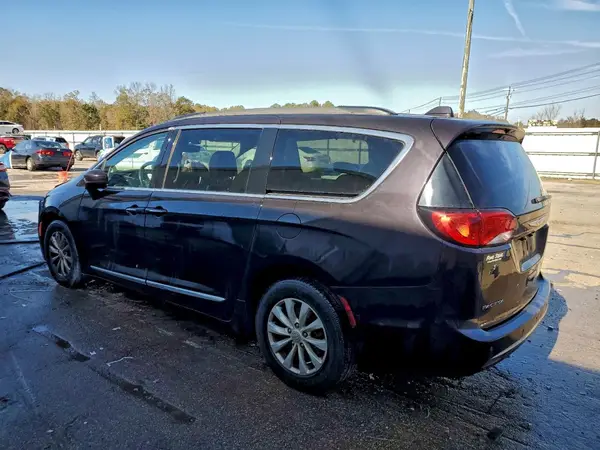 2C4RC1BG7HR712263 2017 CHRYSLER PACIFICA - Image 2