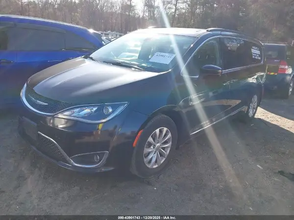 2C4RC1BG7HR712294 2017 CHRYSLER PACIFICA - Image 2