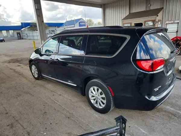 2C4RC1BG7HR744582 2017 CHRYSLER PACIFICA - Image 2