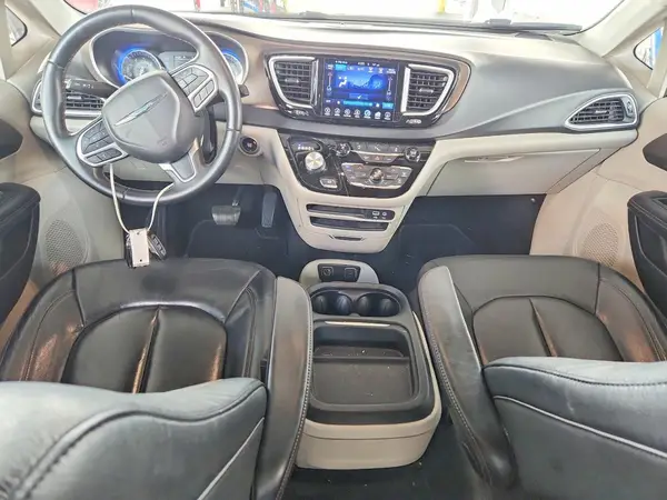 2C4RC1BG7HR744582 2017 CHRYSLER PACIFICA - Image 8
