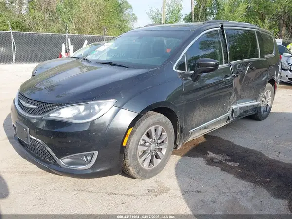 2C4RC1BG7HR745134 2017 CHRYSLER PACIFICA - Image 2