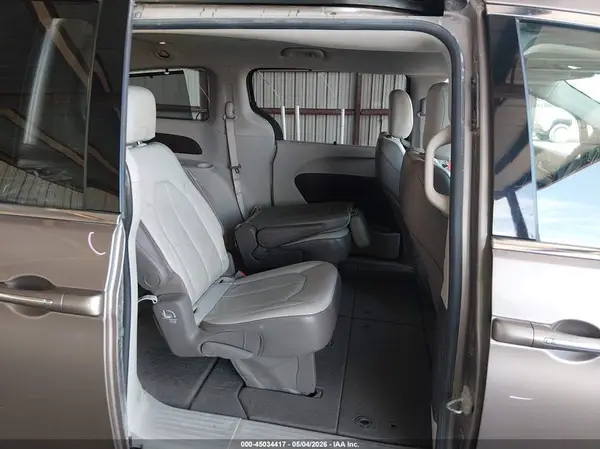 2C4RC1BG7HR747451 2017 CHRYSLER PACIFICA - Image 8