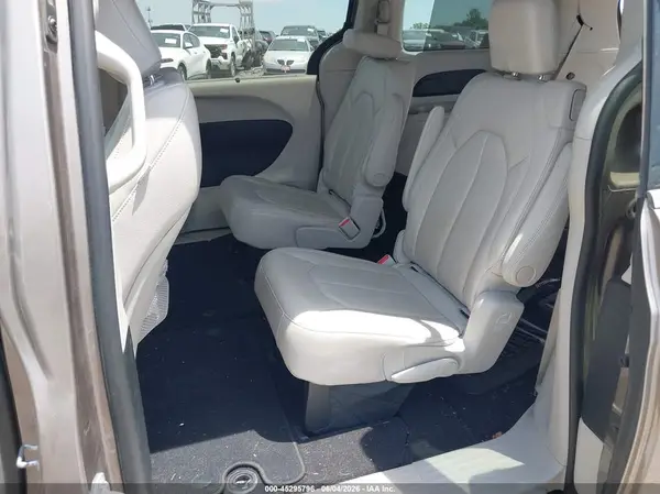 2C4RC1BG7HR752150 2017 CHRYSLER PACIFICA - Image 8