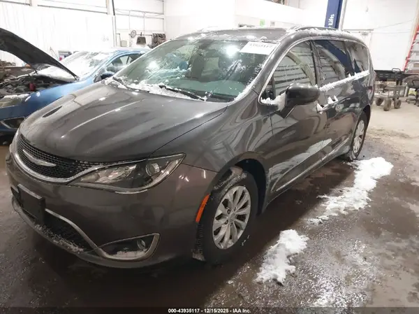 2C4RC1BG7HR757073 2017 CHRYSLER PACIFICA - Image 2