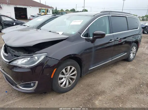 2C4RC1BG7HR764900 2017 CHRYSLER PACIFICA - Image 2