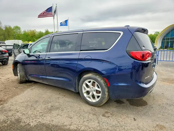 2C4RC1BG7HR788436 2017 CHRYSLER PACIFICA - Image 2
