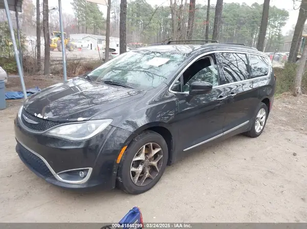 2C4RC1BG7HR810077 2017 CHRYSLER PACIFICA - Image 2