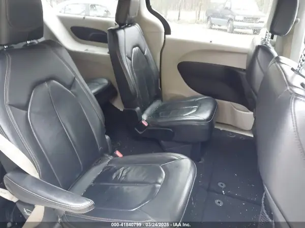 2C4RC1BG7HR810077 2017 CHRYSLER PACIFICA - Image 8